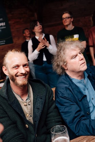 Thomas Maier, Kreisrat aus Dingolfing-Landau, und Bezirksrat Markus Scheuermann beim Gillamoos 2025. Foto: Sonja Herpich