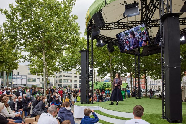 Annalena Barbock auf ihrer Tour in Passau. - Foto: Tobias Köhler